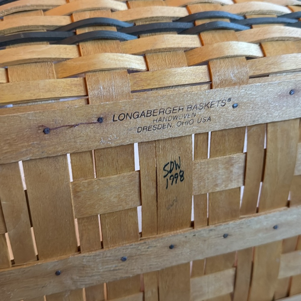 Longaberger Traditions Collection 1998 Edition “Hospitality Basket” - Picture 4 of 4